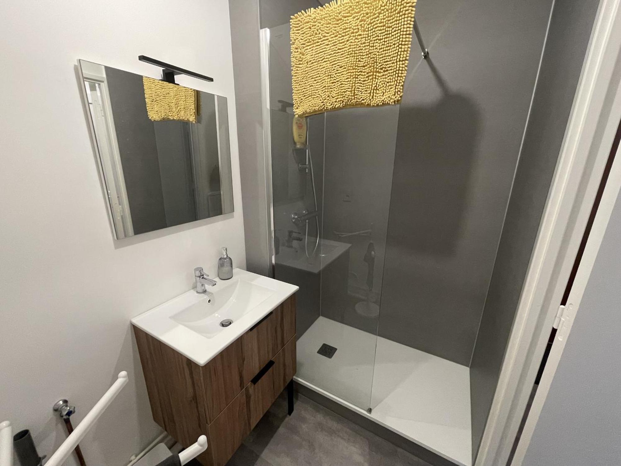 Logement Neuf A Proximite Du Centre Ville Avec Parking 里摩日 外观 照片