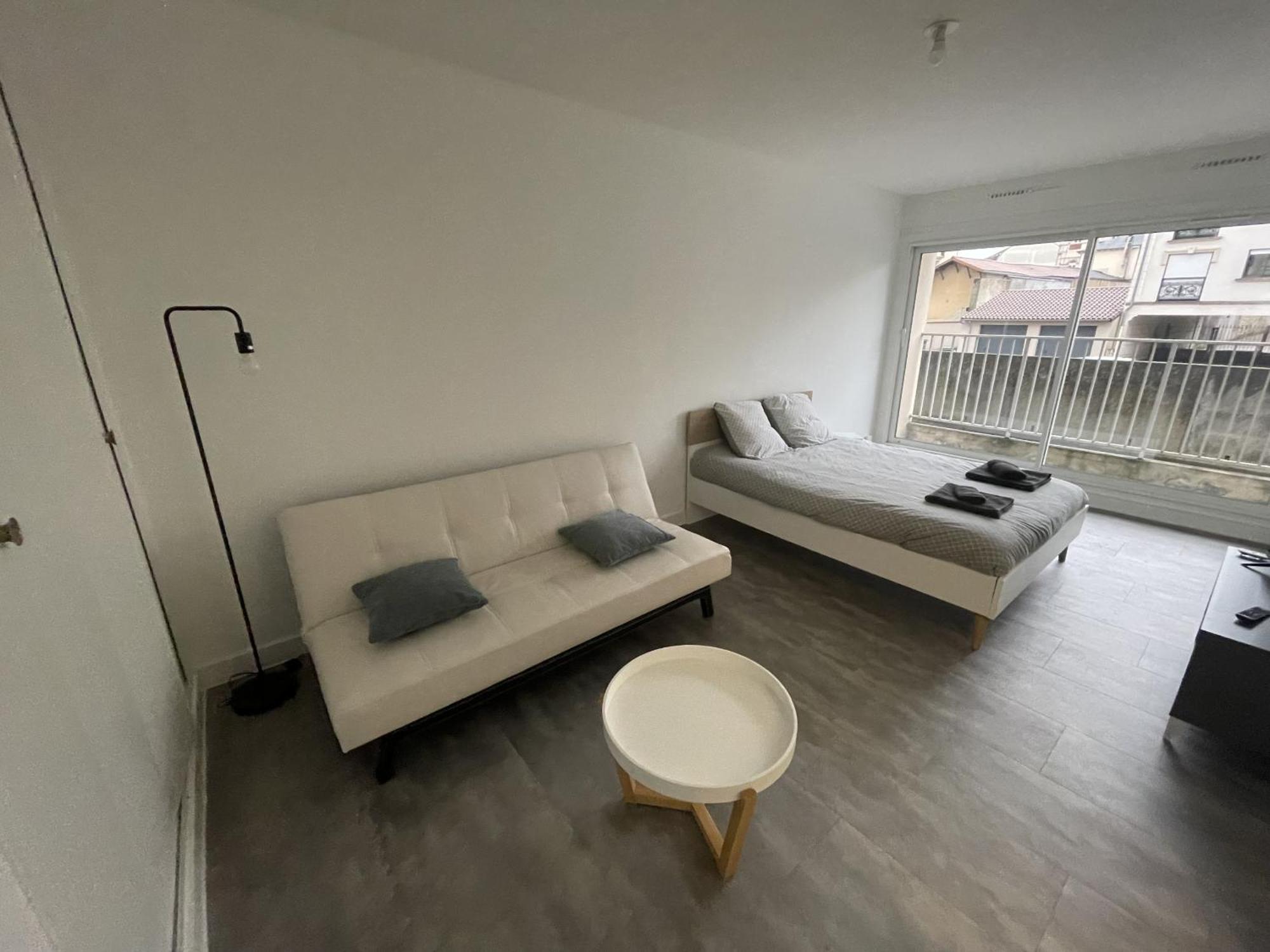 Logement Neuf A Proximite Du Centre Ville Avec Parking 里摩日 外观 照片