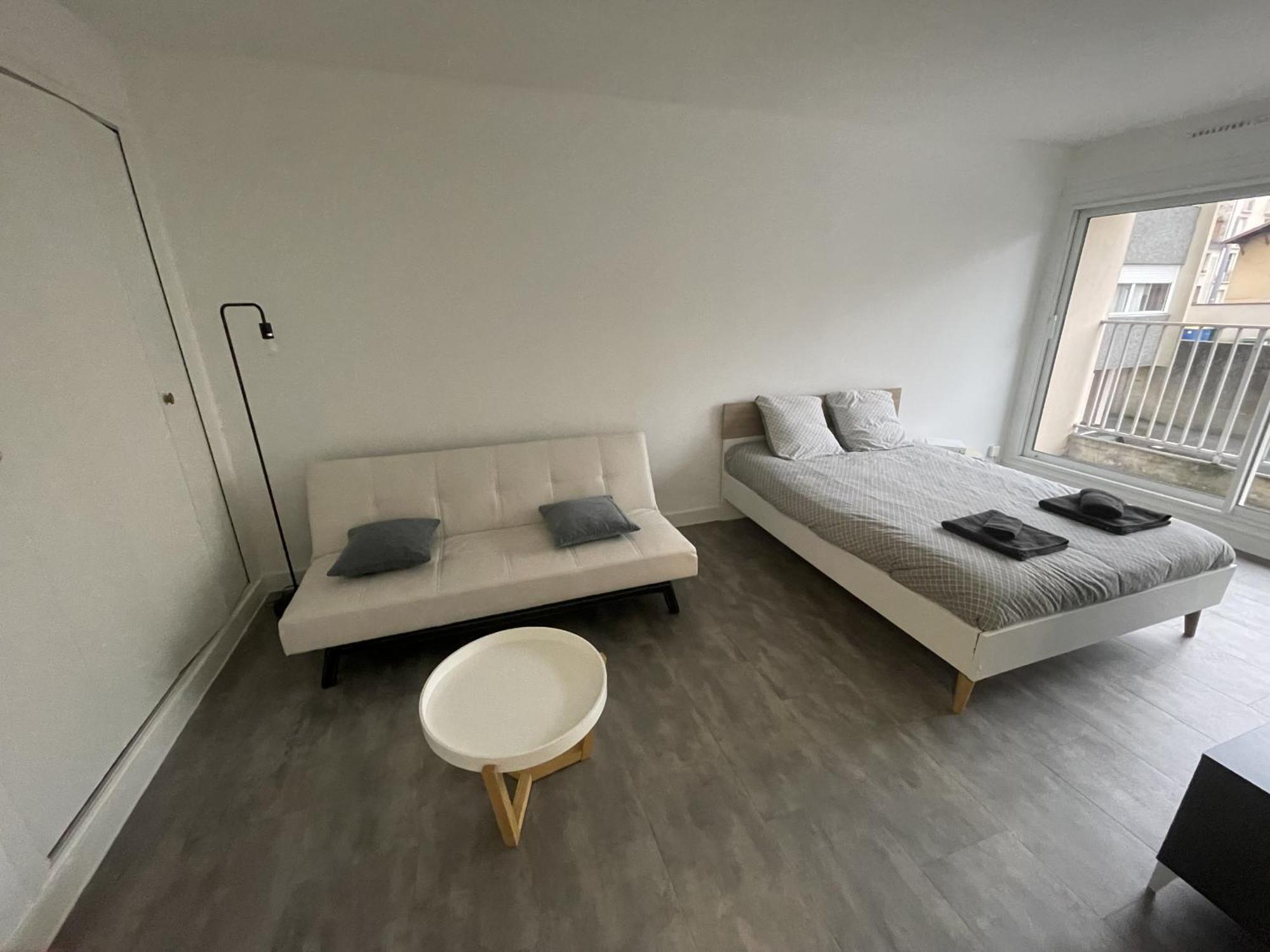 Logement Neuf A Proximite Du Centre Ville Avec Parking 里摩日 外观 照片